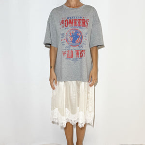 DRESS "PIONEERS"